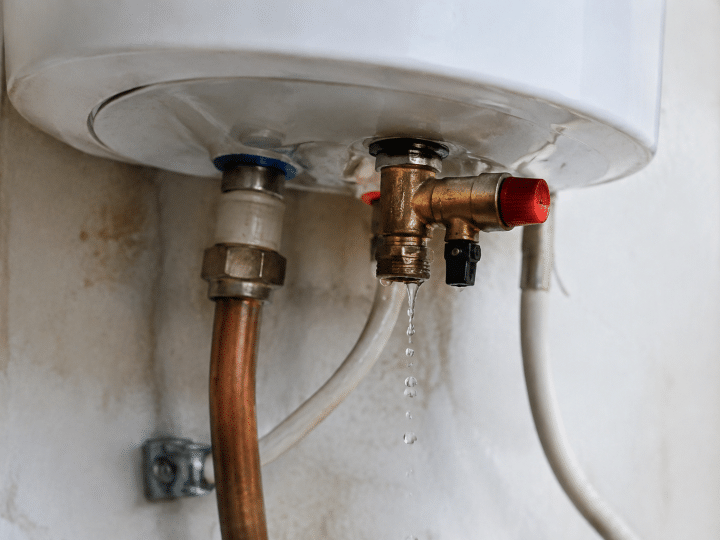 Fuite au groupe de sécurité du chauffe-eau : est-ce normal et comment la réparer ?