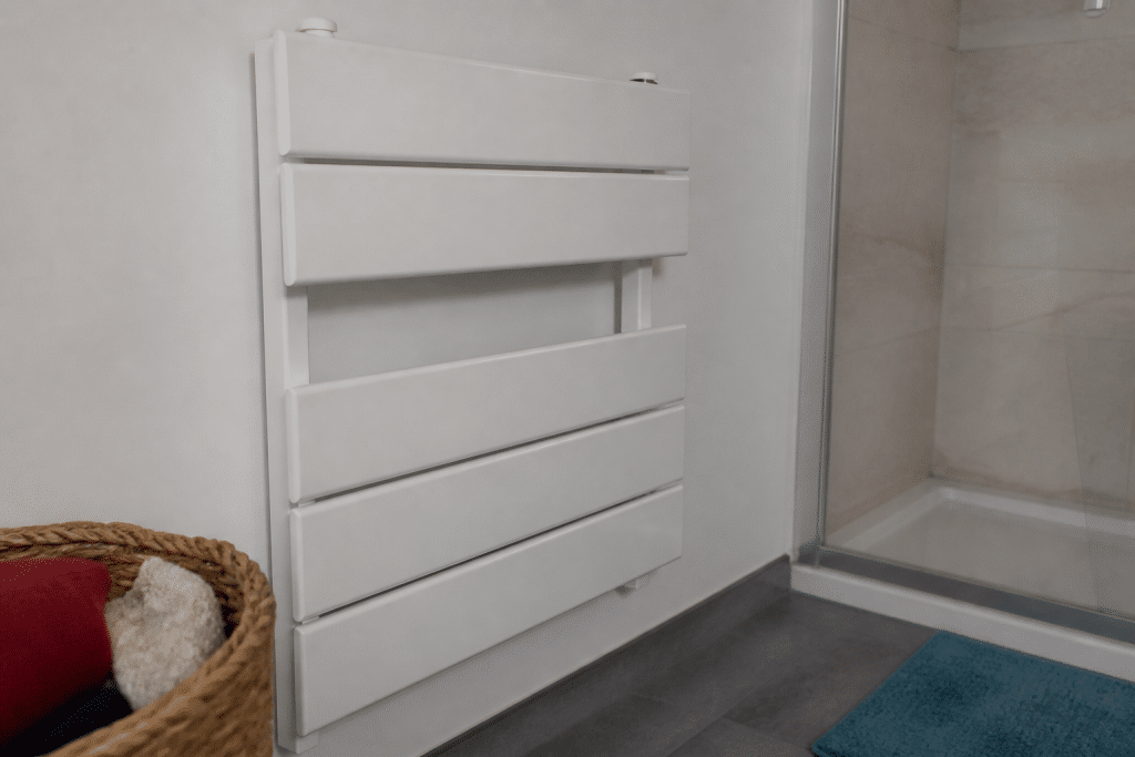Radiateur electrique avec etiquette indice protection salle bain